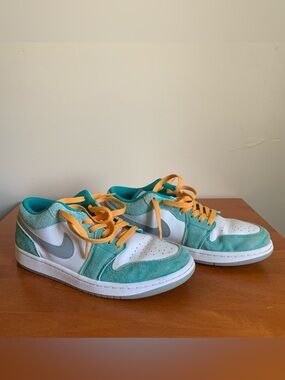 Nike Air Jordan 1 Low SE “New Emerald” Sneaker